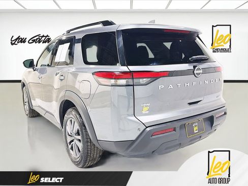 Used 2024 Nissan Pathfinder SV image 7