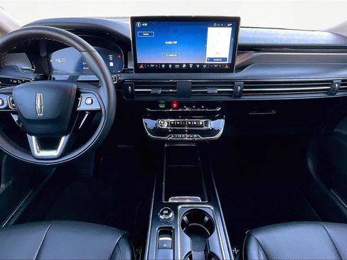 Used 2025 Lincoln Corsair Reserve image 16