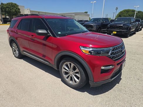 Used 2020 Ford Explorer XLT w/ Equipment Group 202A RWD image 4