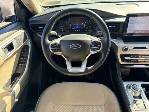 Used 2023 Ford Explorer XLT AWD/4WD image 14