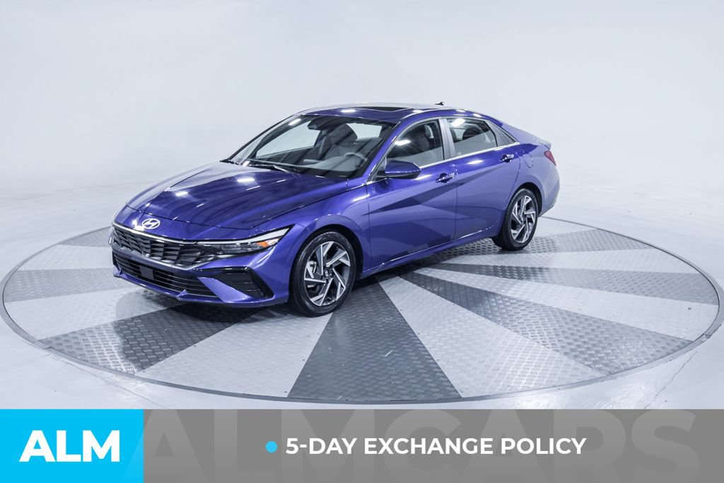 Used 2025 Hyundai Elantra SEL FWD image 3