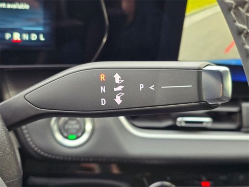 Used 2025 Chevrolet Equinox LT w/ Convenience Package II image 33