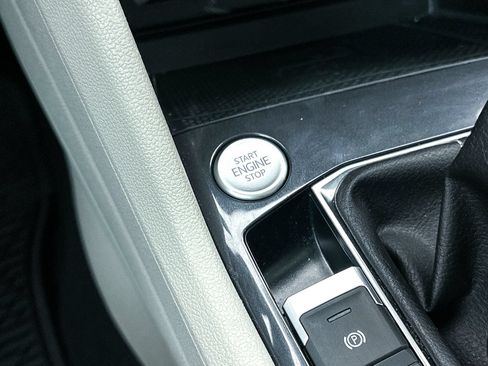 Used 2022 Volkswagen Tiguan SE w/ Panoramic Sunroof Package AWD/4WD image 28