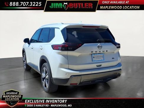 Used 2026 Nissan Rogue SL FWD image 2