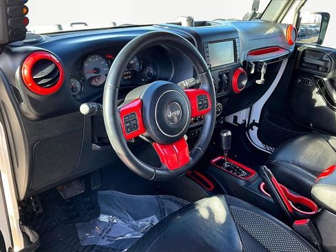 Used 2016 Jeep Wrangler Unlimited Sahara image 14