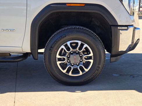 Used 2024 GMC Sierra 2500 Pro w/ Convenience Package image 32