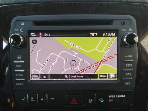 Used 2017 Chevrolet Traverse Premier image 23