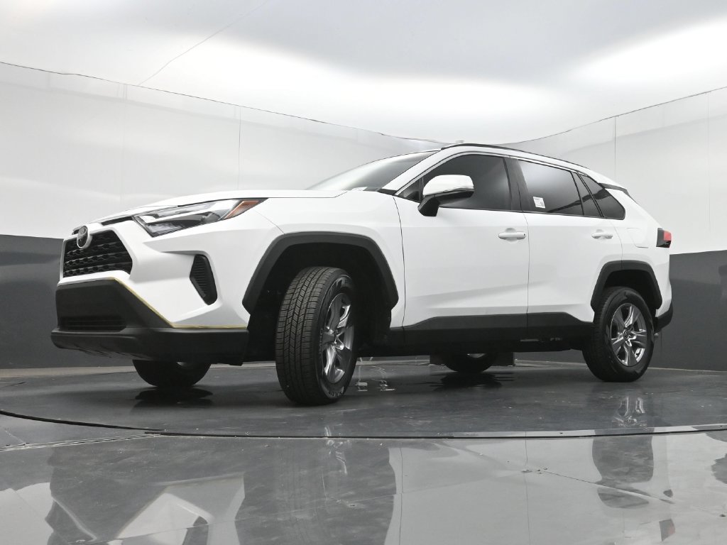 Used 2022 Toyota RAV4 XLE w/ Convenience Package FWD image 26