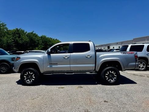 Used 2020 Toyota Tacoma TRD Sport w/ Technology Package AWD/4WD image 10