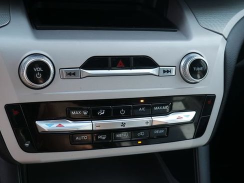 Used 2023 Ford Explorer XLT w/ Equipment Group 202A AWD/4WD image 23