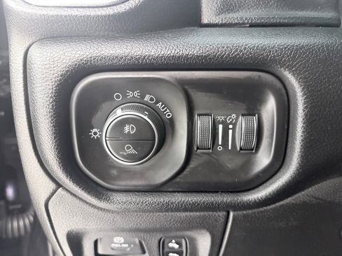 Used 2019 RAM 1500 Laramie AWD/4WD image 23
