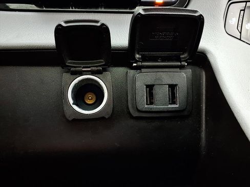 Used 2018 Chevrolet Suburban LT image 25