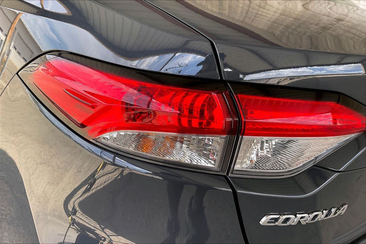 Used 2025 Toyota Corolla LE FWD image 29