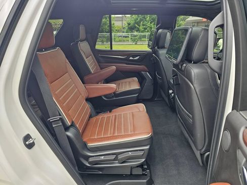 Used 2023 GMC Yukon Denali Ultimate w/ LPO, Floor Liner Package AWD/4WD image 12