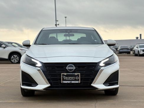 Certified 2023 Nissan Altima 2.5 SV w/ SV Premium Package image 4