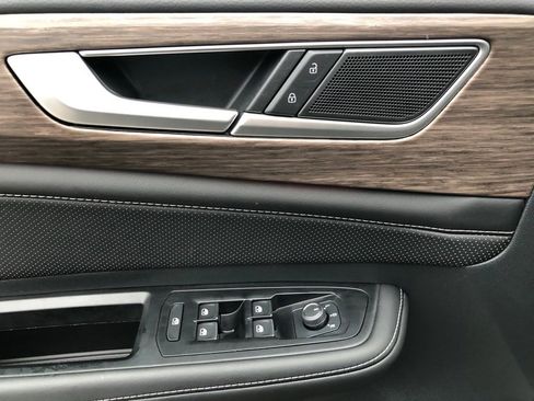 Used 2025 Volkswagen Atlas SEL image 12