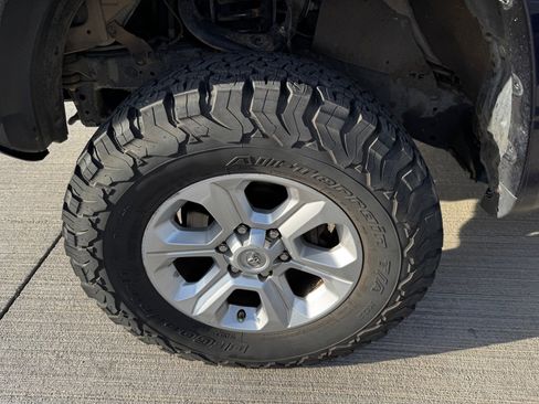 Used 2014 Toyota 4Runner SR5 image 8