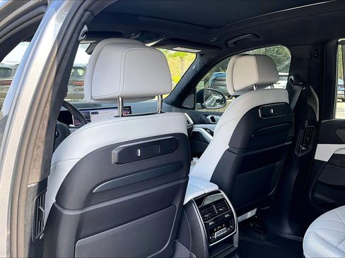 Used 2026 BMW X7 xDrive40i w/ Executive Package image 22