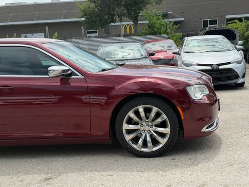 Used 2018 Chrysler 300 Touring w/ Chrome Appearance Package RWD image 8