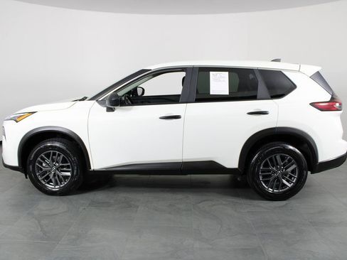 Certified 2024 Nissan Rogue S image 9