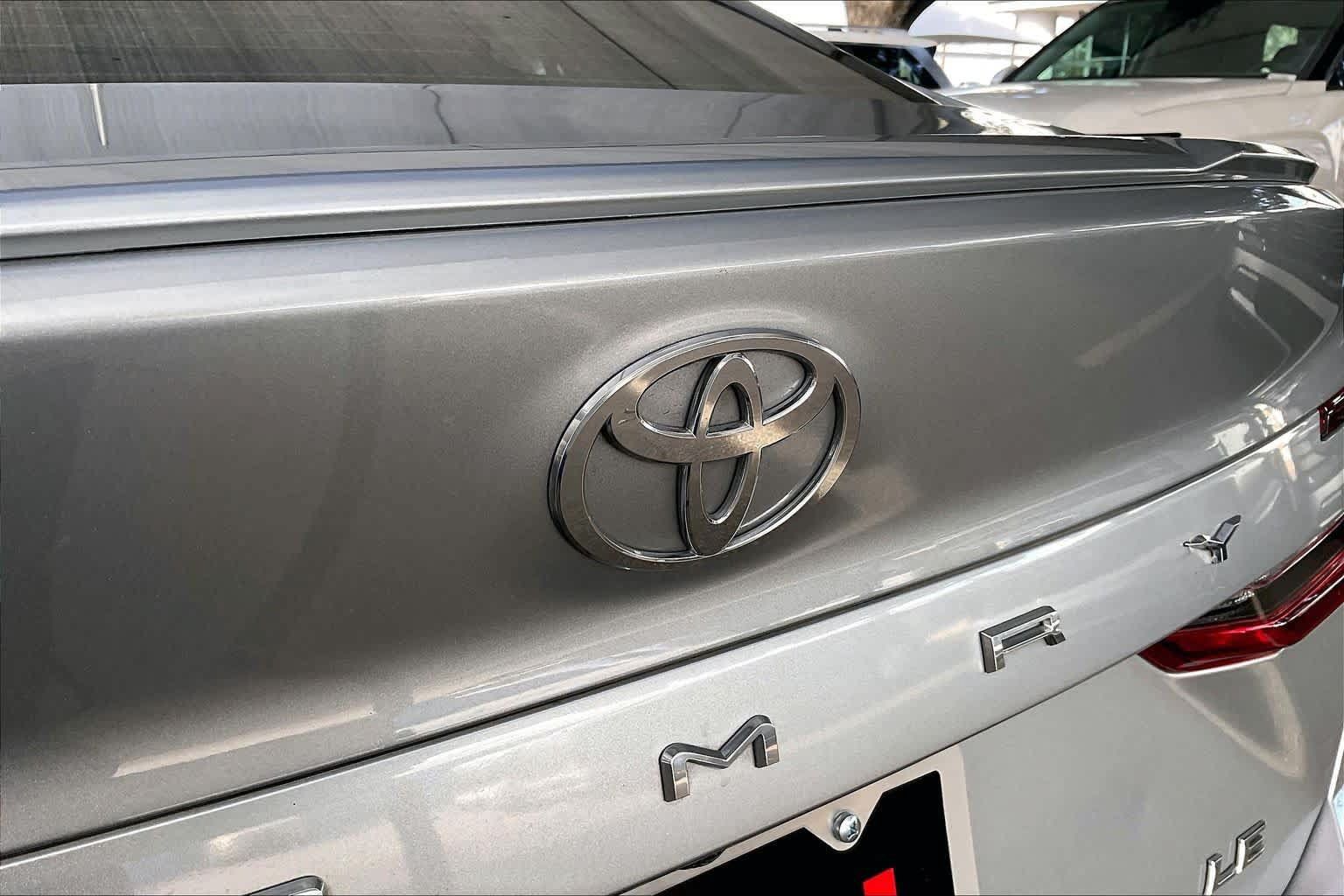 Used 2025 Toyota Camry LE FWD image 32