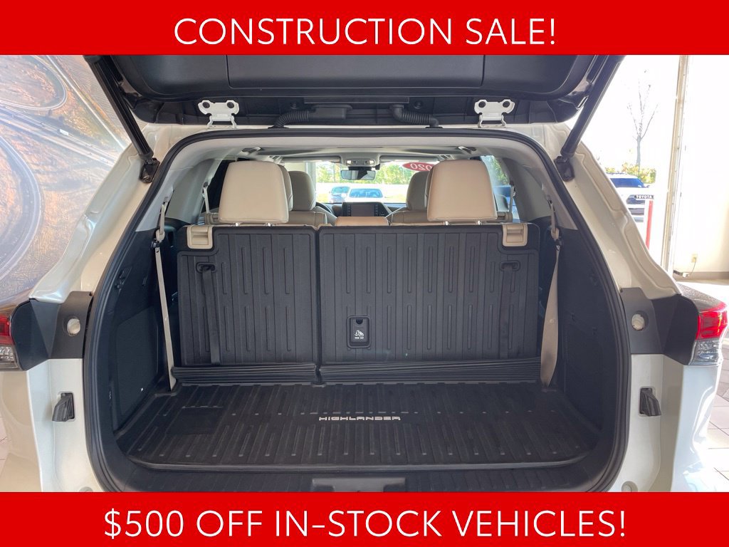 Used 2020 Toyota Highlander Limited FWD image 17