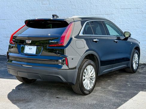 Certified 2024 Cadillac XT4 Luxury w/ Cold Weather Package AWD/4WD image 8