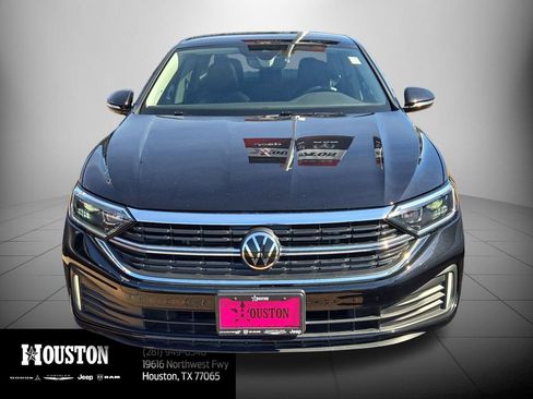 Used 2023 Volkswagen Jetta SEL image 9