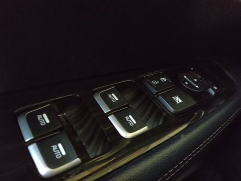 Used 2020 Kia Sorento LX image 27