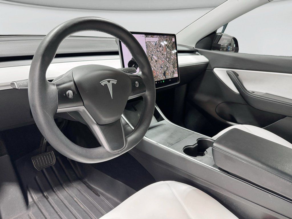 Used 2021 Tesla Model Y Long Range AWD/4WD image 17