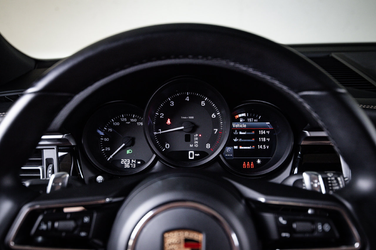 Certified 2023 Porsche Macan AWD/4WD image 15