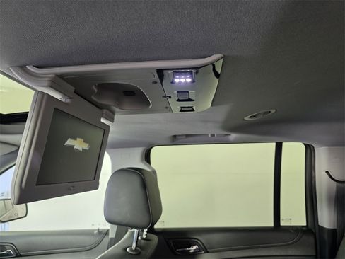 Used 2019 Chevrolet Suburban Premier image 17