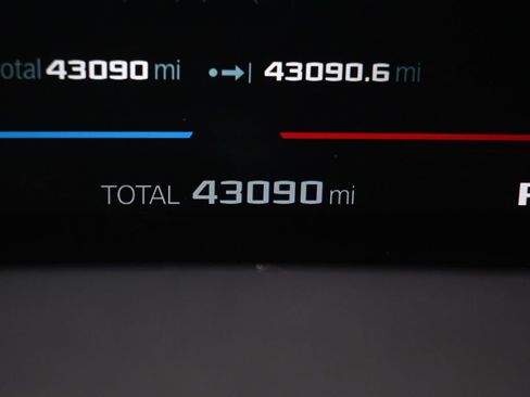 Used 2023 BMW XM image 27