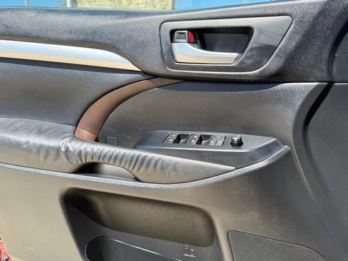 Used 2014 Toyota Highlander XLE image 22