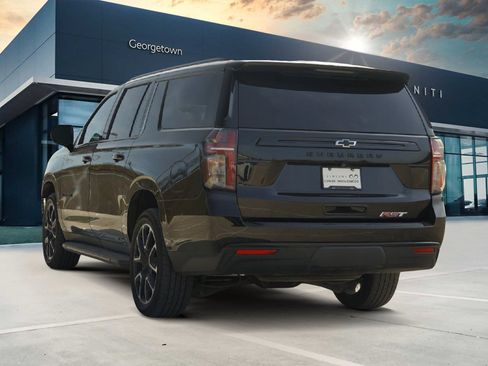 Used 2023 Chevrolet Suburban RST w/ Luxury Package image 7