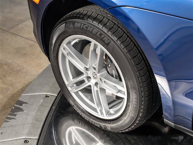 Used 2026 Porsche Macan AWD/4WD image 16