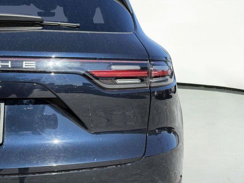 Used 2023 Porsche Cayenne Platinum Edition image 12