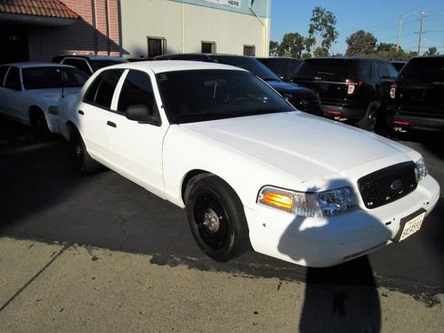 Used 2005 Ford Crown Victoria Police Interceptor image 2