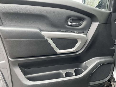 Used 2024 Nissan Titan SV image 16