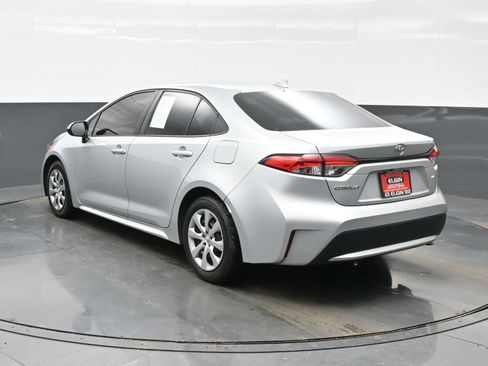 Used 2021 Toyota Corolla LE image 4