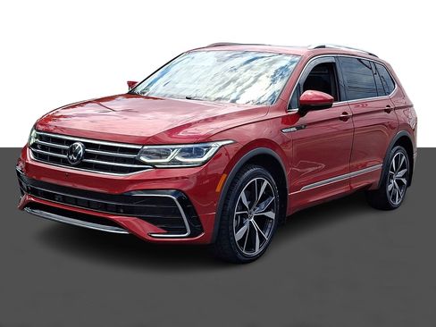 Used 2024 Volkswagen Tiguan SEL R-Line AWD/4WD image 3