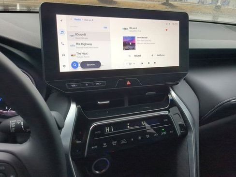 Certified 2023 Toyota Venza XLE image 11