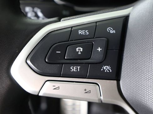 Used 2025 Volkswagen Jetta Sport image 39