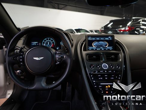 Used 2018 Aston Martin DB11 Coupe image 38