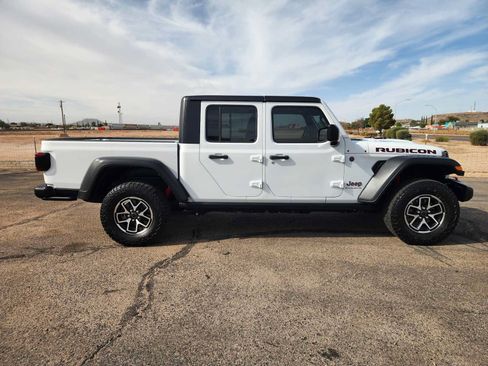 Used 2024 Jeep Gladiator Rubicon w/ Safety Group AWD/4WD image 4