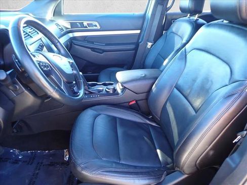 Used 2017 Ford Explorer XLT w/ Equipment Group 202A image 12