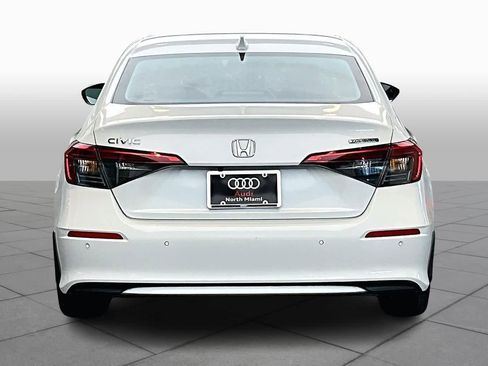 Used 2023 Honda Civic Touring image 4