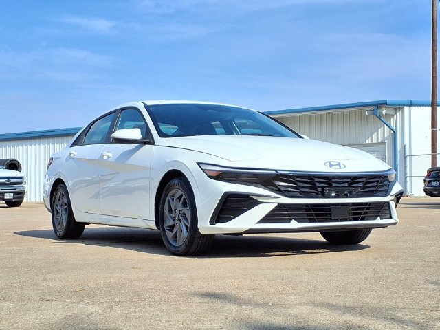 Used 2026 Hyundai Elantra Hybrid FWD image 3