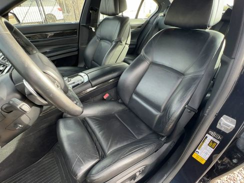 Used 2014 BMW 750i image 11