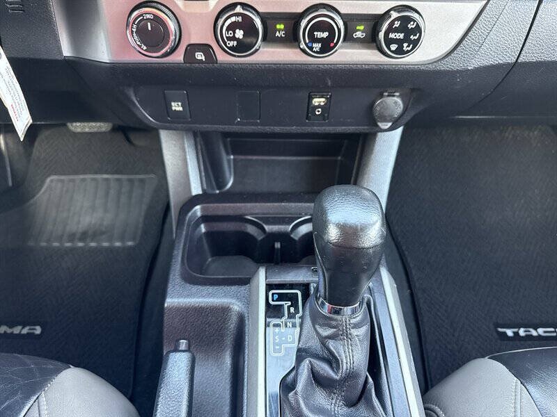 Used 2016 Toyota Tacoma SR5 w/ Towing Package AWD/4WD image 30